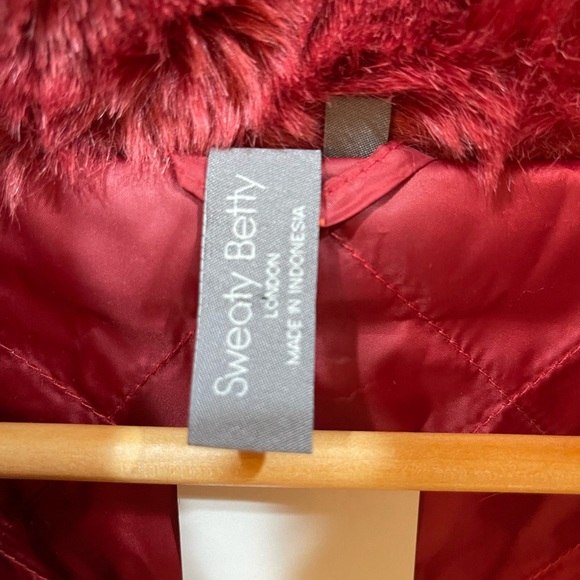 SWEATY BETTY: Model Faux Fur Bomber Jacket in Rust Red, Size Small, NEW WITH TAG - Picture 4 of 10